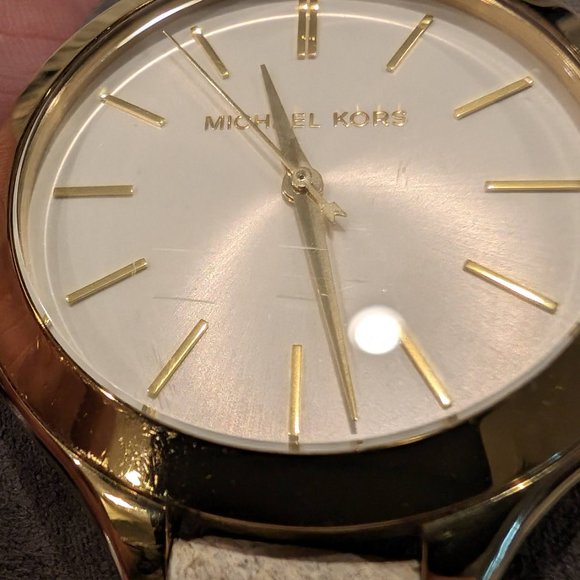 Michael Kors Women's Runway Mk2273 White Leather Analog Quartz - Picture 5 of 5